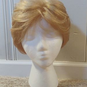 BLONDE WIG W/HEAD